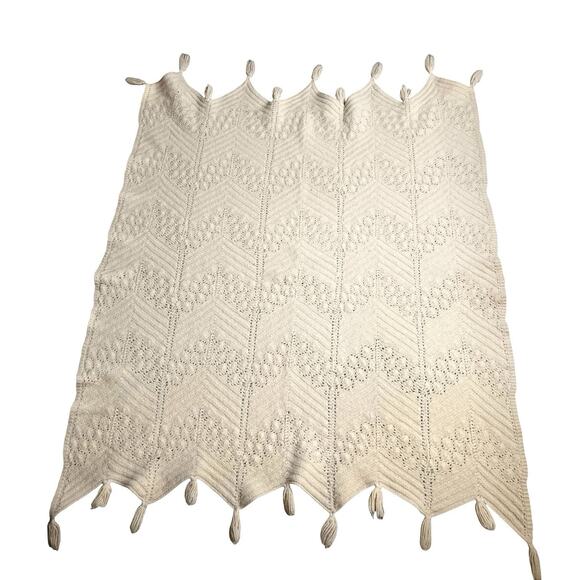 Chunky Knit Throw Blanket Tassels Cream Beige Chevron Pattern Thick Cozy 47x53 - Picture 3 of 7